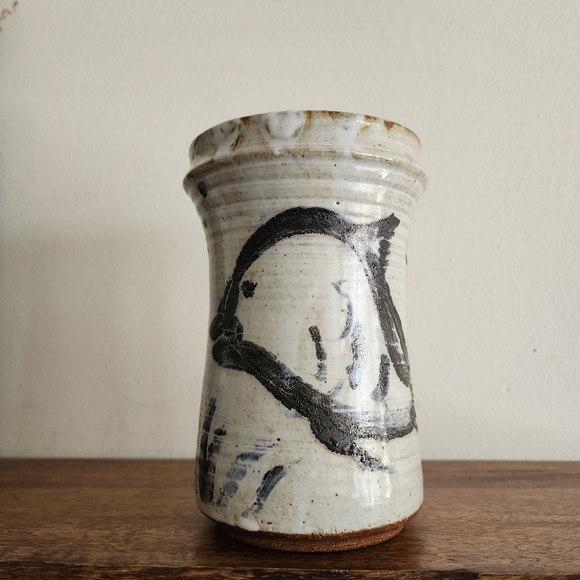 Vintage Handmade Artist Sign Nancy Pawel Fish Sketch Pottery Vase - Picture 3 of 8